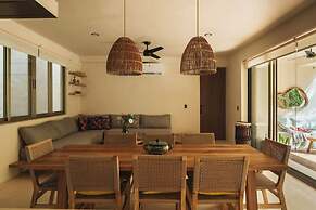 Luxury Jungle Retreat Sleeps 10 Rooftop Pool