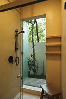 Luxury Jungle Retreat Sleeps 10 Rooftop Pool