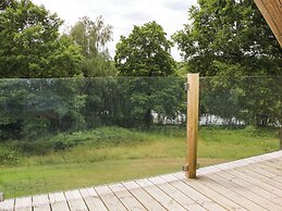Lakeside Lodge