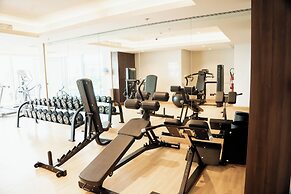 Luxury Studio Rooftop Pool & Gym Access