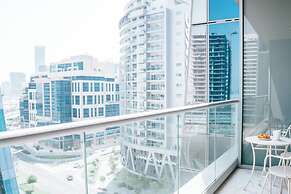 Luxury Studio Rooftop Pool & Gym Access