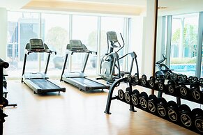 Luxury Studio Rooftop Pool & Gym Access