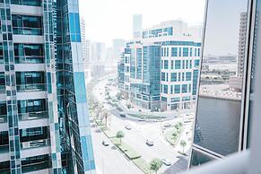 Luxury Studio Rooftop Pool & Gym Access