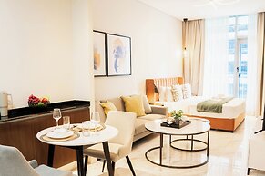 Luxury Studio Rooftop Pool & Gym Access
