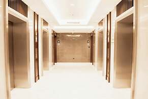 Luxury Studio Rooftop Pool & Gym Access