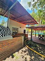Parque Girasoles Balneario & Cabañas