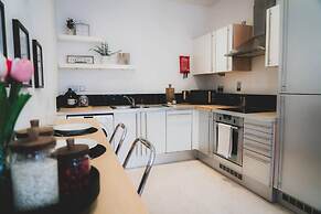 City Centre Oasis - 2 Bed Apartment
