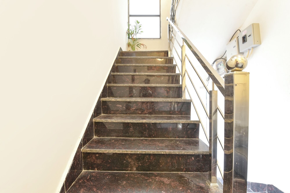 Fabhotel Avondale