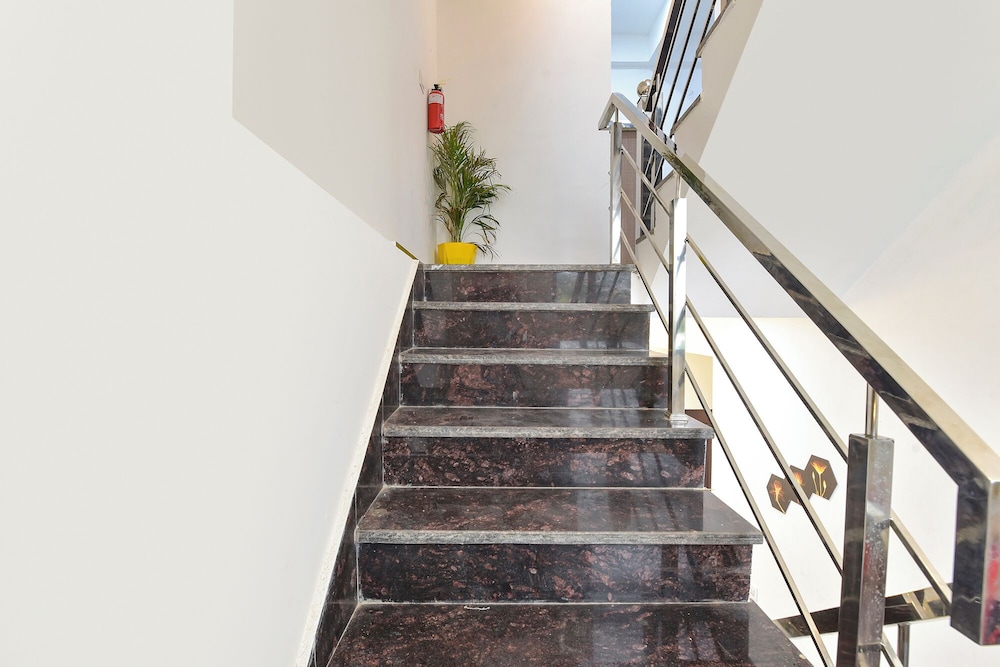 Fabhotel Avondale