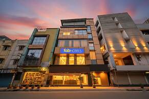 Fabhotel Emara Inn