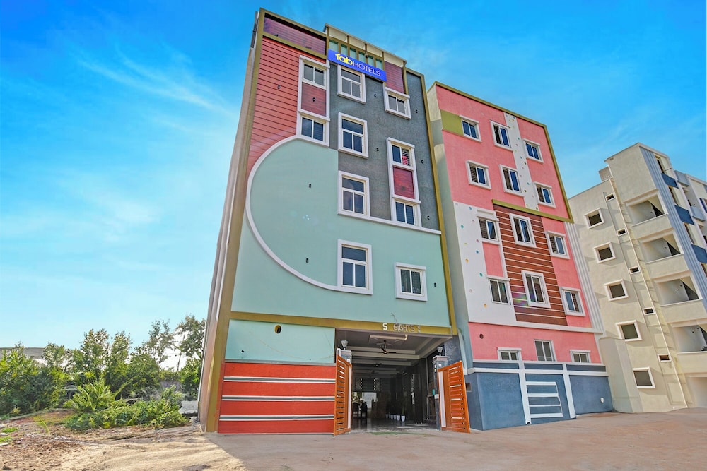 Fabhotel Pvr