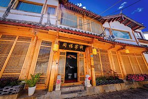 Lijiang Tongfu Inn