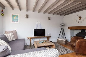 Cosy Character Cottage by the Sea