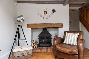 Cosy Character Cottage by the Sea