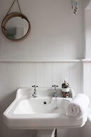 Cosy Character Cottage by the Sea