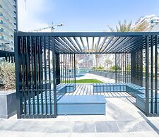 Urban Escape Studio Pool, Gym & Stylish Living