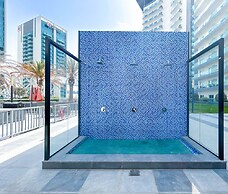 Urban Escape Studio Pool, Gym & Stylish Living