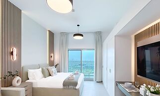 Urban Escape Studio Pool, Gym & Stylish Living