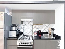 Urban Escape Studio Pool, Gym & Stylish Living