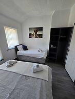 Lynbar Hotel