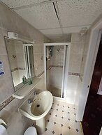 Lynbar Hotel