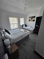 Lynbar Hotel