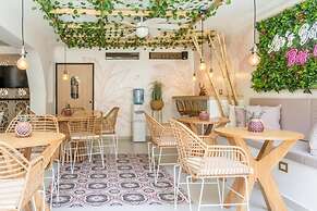 Casana Rosa Hotel
