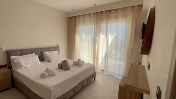 Luxurious Villa Retreat in Lourdata