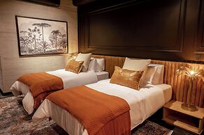 The Host Medellin Only Adults