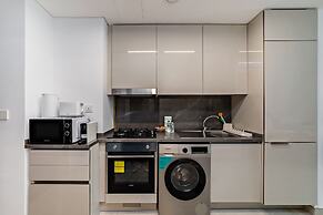 Modern Studio at Paragon
