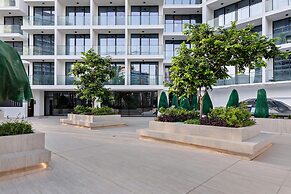 Modern Studio at Paragon