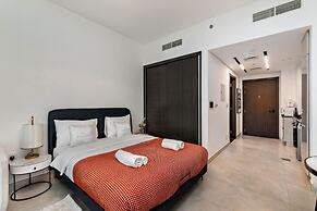 Modern Studio at Paragon