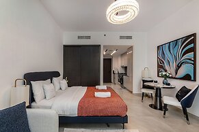 Modern Studio at Paragon