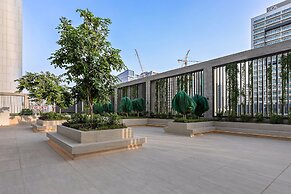 Modern Studio at Paragon