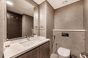 Modern Studio at Paragon