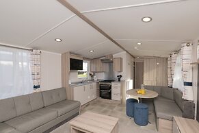 Suncrest Plus Caravan by Belvilla