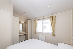 Suncrest Plus Caravan by Belvilla