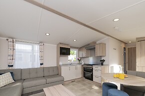 Suncrest Plus Caravan by Belvilla