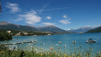 Apartment on Lake Serre-poncon With Pool