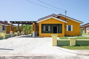 3 Bedrmoasis Pool Gym Playground