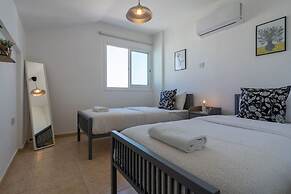 Chloris 3- Bedroom Apartment in Larnaca