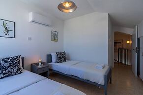 Chloris 3- Bedroom Apartment in Larnaca