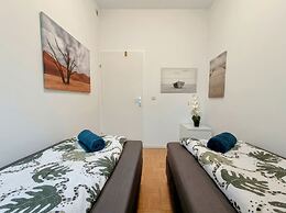 Comfy 4BR Apt Ideal for Groups Families