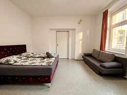Comfy 4BR Apt Ideal for Groups Families