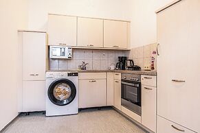 Comfy 4BR Apt Ideal for Groups Families