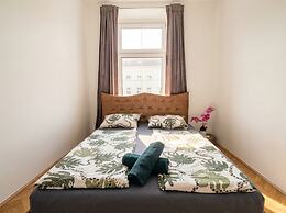 Comfy 4BR Apt Ideal for Groups Families