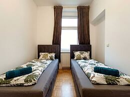 Comfy 4BR Apt Ideal for Groups Families