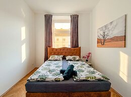 Comfy 4BR Apt Ideal for Groups Families