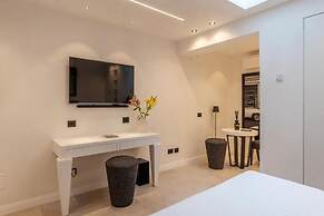 JOIVY Elegant Suites Near Villa Borghese