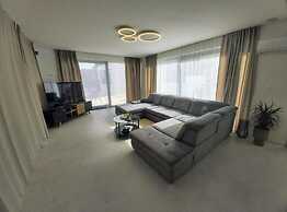 Sunset Villa Aves With Pool, Gym and Sauna